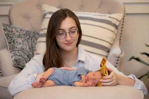 infant-bonding-mom-baby